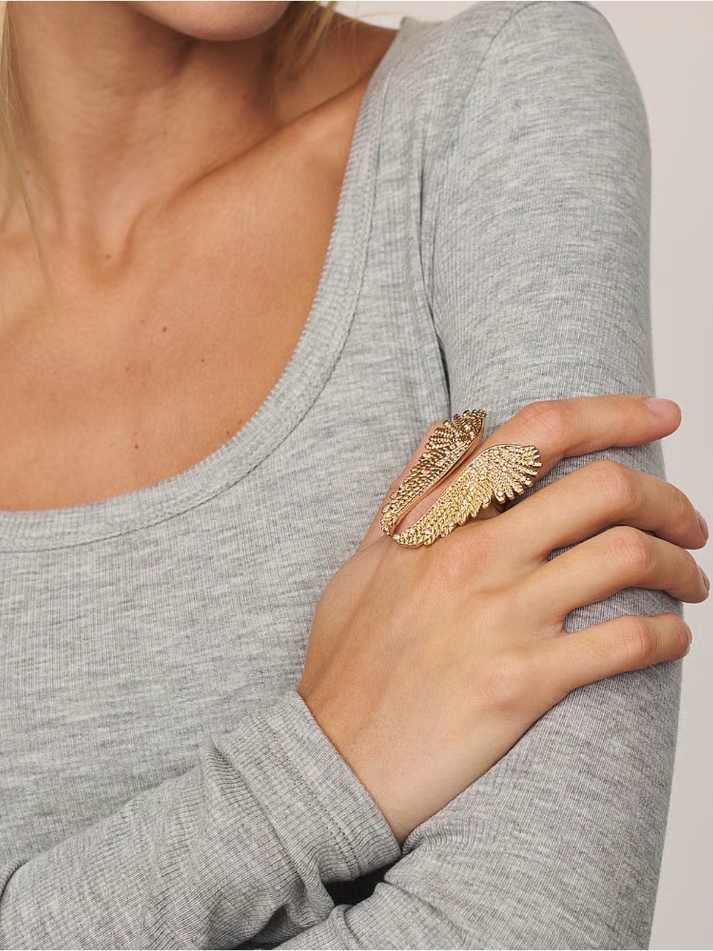 Victoria's Secret Gold Angel Wing Double-Finger Ring - Picture 3 of 6